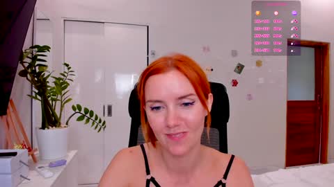 Snapshot of timissi chatting on 01.02.25 Timis but I prefer you whisper to my ear my girl online show from 01.02.25