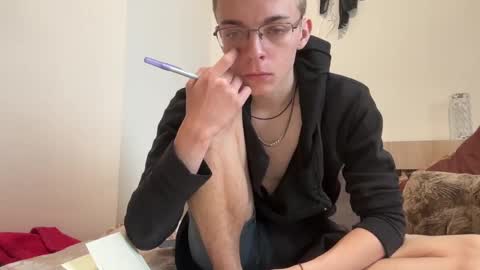 Snapshot of timveret chatting on 12.08.24 Wizard online show from 12.08.24