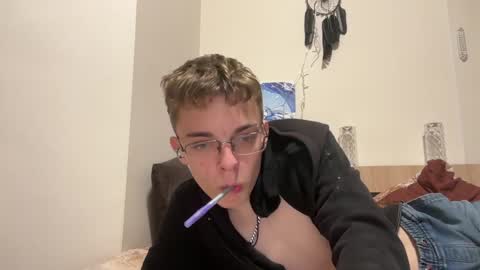 Snapshot of timveret chatting on 12.09.24 Wizard online show from 12.09.24