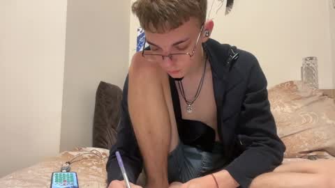 Snapshot of timveret chatting on 12.10.24 Wizard online show from 12.10.24