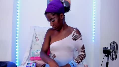 Snapshot of tinas_smith chatting on 04.30.26 tinas_smith online show from 04.30.26