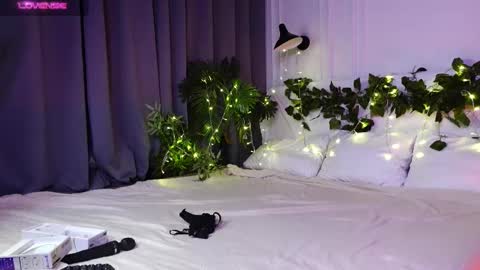 tinasiner online show from 02.28.25