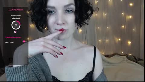 Snapshot of tinawincee chatting on 01.11.25 Tina online show from 01.11.25