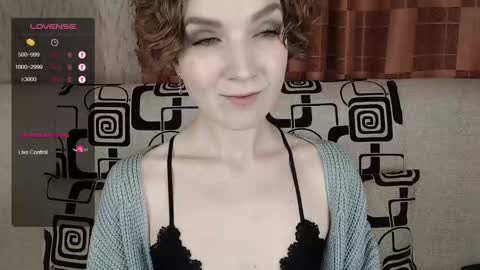 Snapshot of tinawincee chatting on 11.07.25 Tina online show from 11.07.25