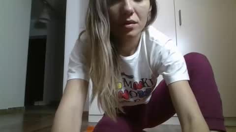Snapshot of tinna21 chatting on 04.29.26 tinna21 online show from 04.29.26