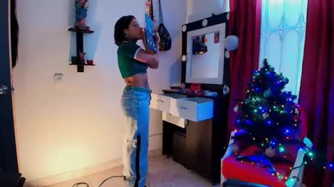 Snapshot of tinnadawson chatting on 12.24.24 I AM BELLA ----------- follow my IG TINNS 69 online show from 12.24.24