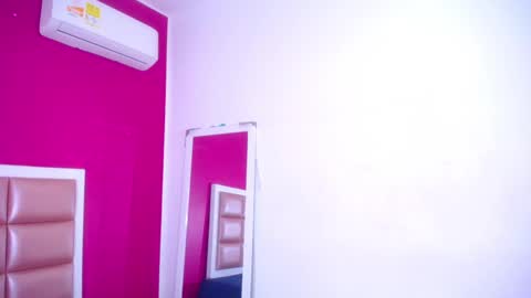 tiny_sarah1 online show from 11.13.25