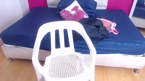 Snapshot of tiny_whore18 chatting on 10.17.25 tiny_whore18 online show from 10.17.25