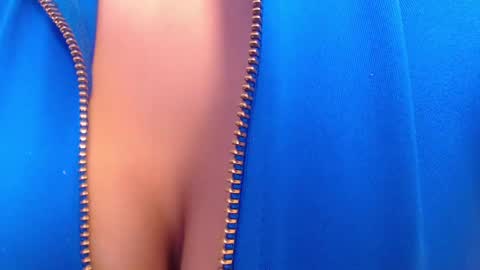 Snapshot of tiny_whore18 chatting on 10.21.25 tiny_whore18 online show from 10.21.25