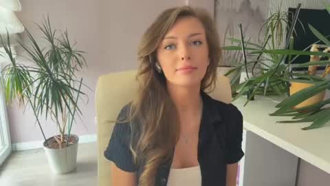 Snapshot of tinybliss chatting on 05.11.26 Mona online show from 05.11.26