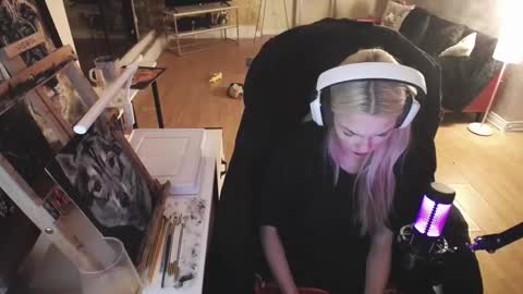 stage Kylie Sinner  brand CLITBAIT online show from 02.14.25