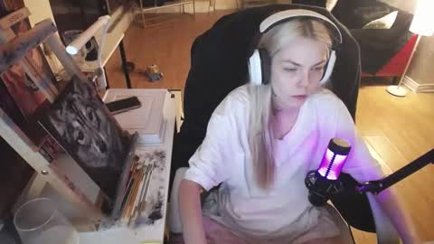 stage Kylie Sinner  brand CLITBAIT online show from 02.23.25