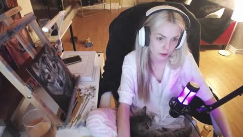 stage Kylie Sinner  brand CLITBAIT online show from 02.23.25