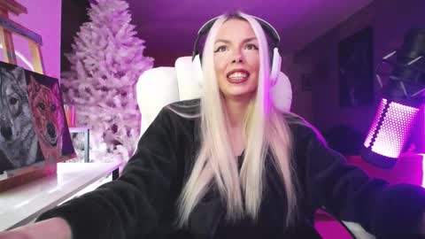 stage Kylie Sinner  brand CLITBAIT online show from 11.14.25