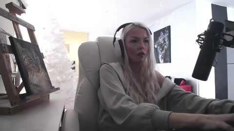 stage Kylie Sinner  brand CLITBAIT online show from 02.11.26