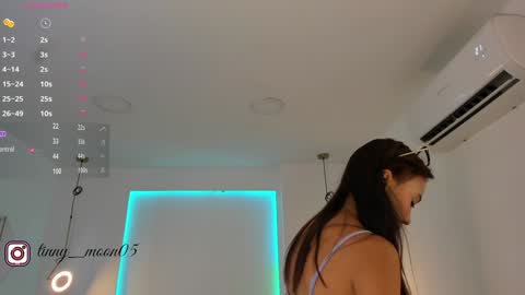 Snapshot of tinymoon_ chatting on 01.30.25 Luna online show from 01.30.25