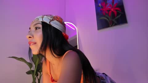 Snapshot of tinymoon_ chatting on 03.04.25 Luna online show from 03.04.25