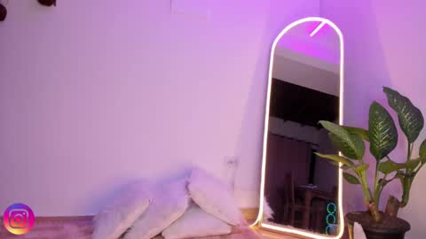 Snapshot of tinymoon_ chatting on 03.11.25 Luna online show from 03.11.25