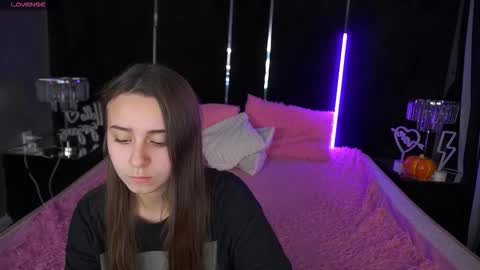 tinynataliee online show from 11.26.25