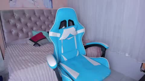 tinysophi online show from 10.18.25