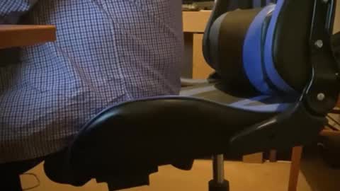 Snapshot of togbear chatting on 01.12.25 Togbear online show from 01.12.25