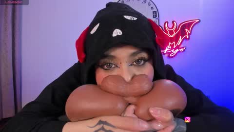   Independent model online show from 03.05.26