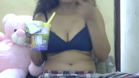 Snapshot of tokyo_indian chatting on 10.31.25 Tokyo online show from 10.31.25