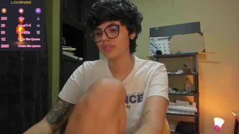 Snapshot of tokyo_uwu chatting on 12.23.24 sofi 3 online show from 12.23.24