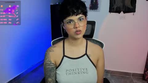 Snapshot of tokyo_uwu chatting on 10.18.25 sofi 3 online show from 10.18.25