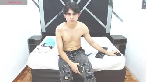 Snapshot of tom_0002 chatting on 11.01.25 tom_0002 online show from 11.01.25