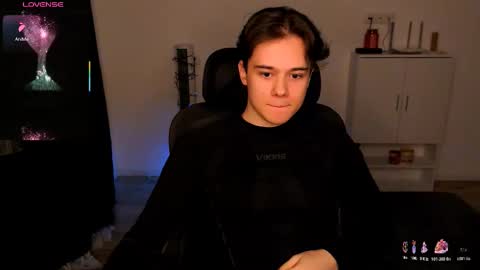 Snapshot of tom_er0s chatting on 01.11.26 Tom online show from 01.11.26