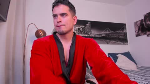 Snapshot of tom_mckleein chatting on 01.10.25 TOM MCKLEEIN instagram online show from 01.10.25