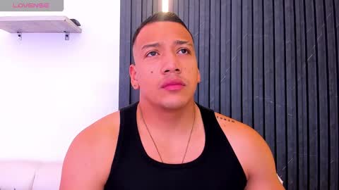 Snapshot of tom_muscle1 chatting on 10.18.25 Tom muscle1 online show from 10.18.25