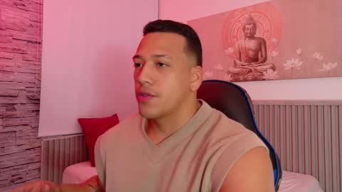 Snapshot of tom_muscle1 chatting on 11.26.25 Tom muscle1 online show from 11.26.25