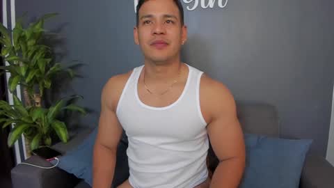 Snapshot of tom_sin_ chatting on 12.13.24 Tom Sin online show from 12.13.24