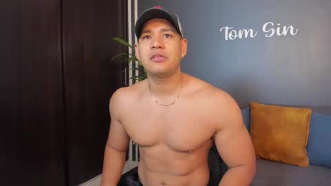 Snapshot of tom_sin_ chatting on 01.18.25 Tom Sin online show from 01.18.25