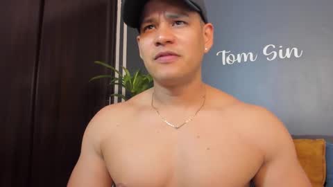 Snapshot of tom_sin_ chatting on 02.10.25 Tom Sin online show from 02.10.25