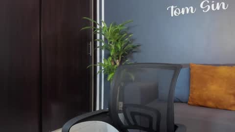 Snapshot of tom_sin_ chatting on 02.11.25 Tom Sin online show from 02.11.25