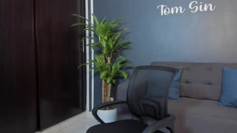 Snapshot of tom_sin_ chatting on 03.03.25 Tom Sin online show from 03.03.25