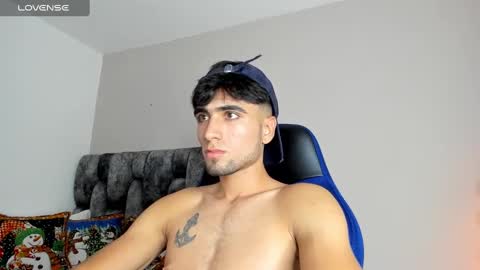 Snapshot of tom_walton chatting on 12.21.24 tom online show from 12.21.24