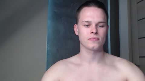 Snapshot of tom_y_ chatting on 11.09.25 Tom online show from 11.09.25