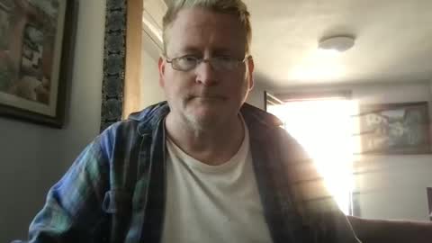 Snapshot of tomascausa chatting on 01.10.25 Hola online show from 01.10.25