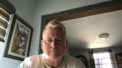 Snapshot of tomascausa chatting on 02.04.25 Hola online show from 02.04.25