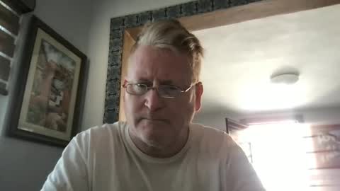 Snapshot of tomascausa chatting on 02.05.25 Hola online show from 02.05.25