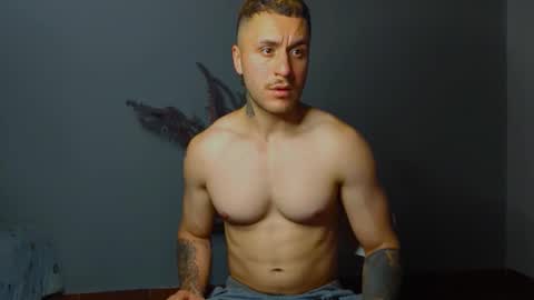 Snapshot of tomdavisxl chatting on 10.11.25 tomDavisXl online show from 10.11.25