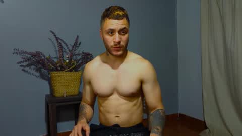 Snapshot of tomdavisxl chatting on 10.18.25 tomDavisXl online show from 10.18.25