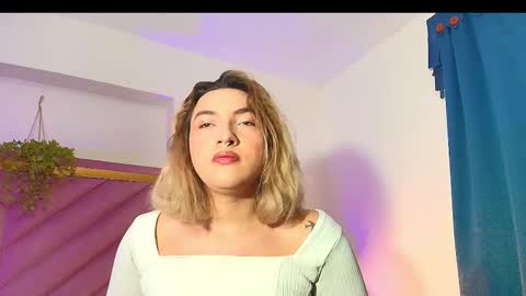 Snapshot of tomlondon_ chatting on 10.28.25 online show from 10.28.25