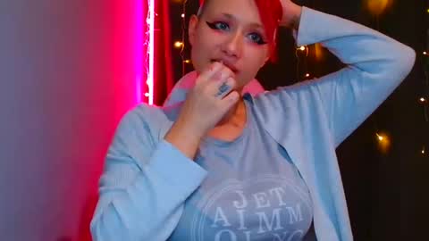 Snapshot of tommioo7 chatting on 01.07.25 Galadriel online show from 01.07.25