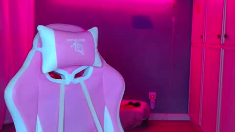 Snapshot of tommioo7 chatting on 11.08.25 Galadriel online show from 11.08.25