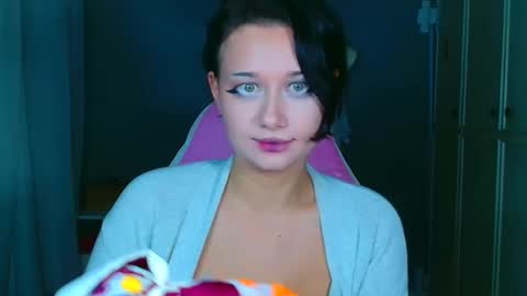 Snapshot of tommioo7 chatting on 11.18.25 Galadriel online show from 11.18.25